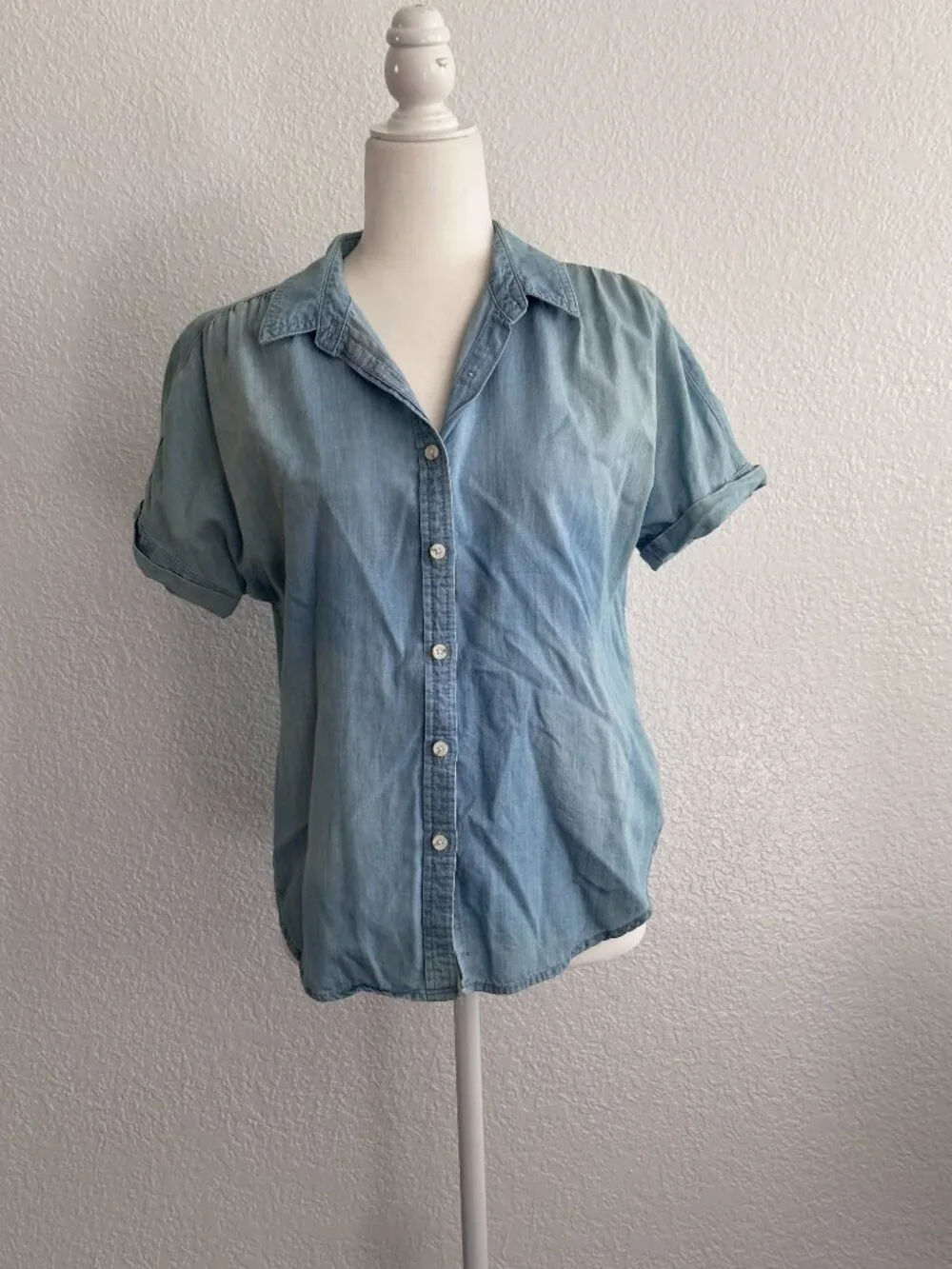 Universal Thread Chambray Button-Up Shirt | Short Sleeve Denim Top | Size XS - Picture 2 of 9